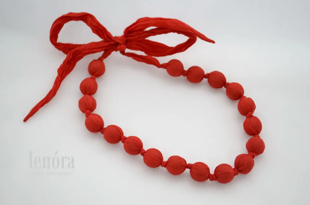 malé hedvábné korálky, maková