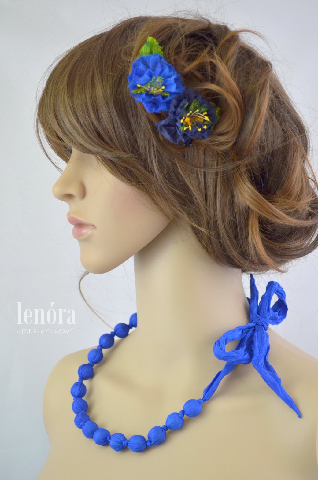 malé hedvábné korálky, královská modř